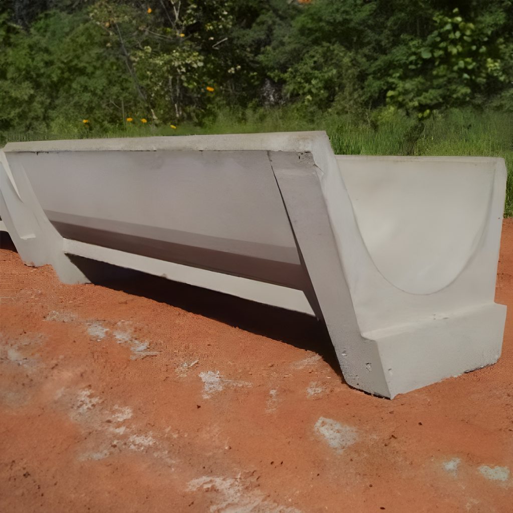 Cocho de concreto para ração tipo J, sem tampa (250x60)