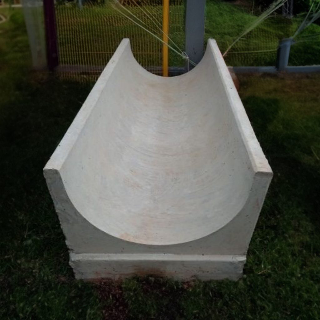 Cocho de concreto para ração tipo U, sem tampa (250x60)